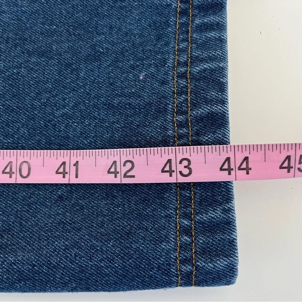 Duluth Relaxed Fit Medium Wash Straight Leg Jeans